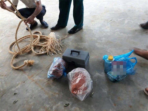 Mất 7.000 đồng, mẹ ép con trai thắt cổ, uống thuốc diệt cỏ đến nguy kịch