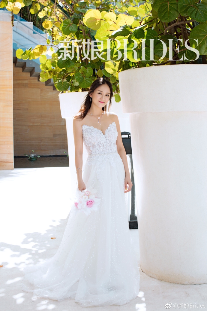 Dù đã 3 lần làm phù dâu, thậm chí bắt được hoa cưới, nhưng việc Trần Kiều Ân mãi vẫn chưa chịu kết hôn khiến cư dân mạng vô cùng mong ngóng