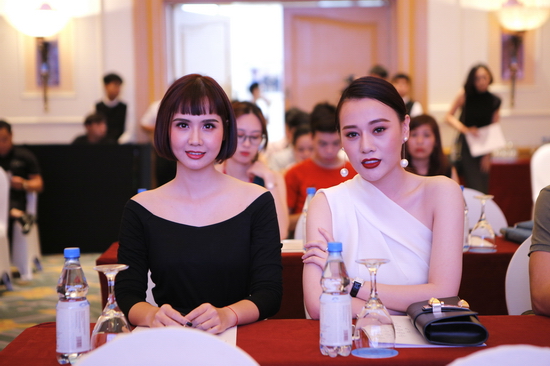 Huyền Lizzi - Phương Oanh