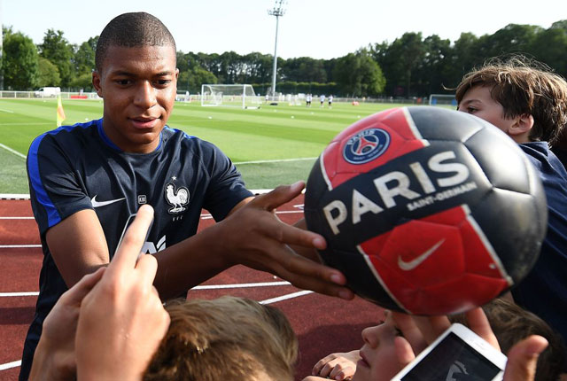 2. Kylian Mbappe (AS Monaco đến PSG, cho mượn kèm điều khoản bắt buộc phải mua đứt vào mùa Hè năm 2018 với giá 166 triệu bảng).