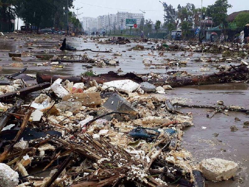 Những hình ảnh về sức tàn phá khủng khiếp của bão số 10 ở miền Trung