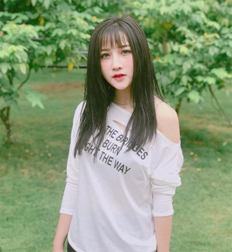 Nhiều người còn cho rằng, khi mới xuất hiện Linh Hương thường bị nhầm con lai, dù rằng cô bạn có bố mẹ đều là người Việt Nam.