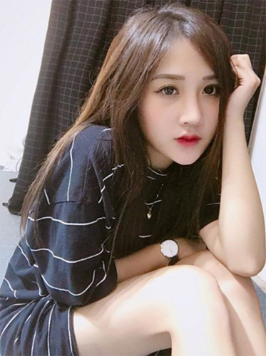 Ngoài việc sở hữu gương mặt ưa nhìn thì Hương Linh còn đầu tư xây dựng phong cách thời trang năng động, cá tính.