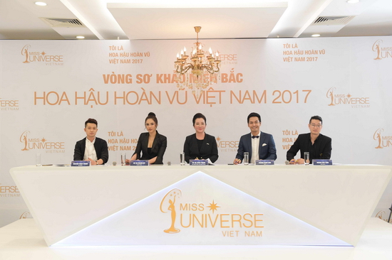 5 vị giám khảo đảm nhận nhiệm vụ cầm cân nảy mực của cuộc thi năm nay