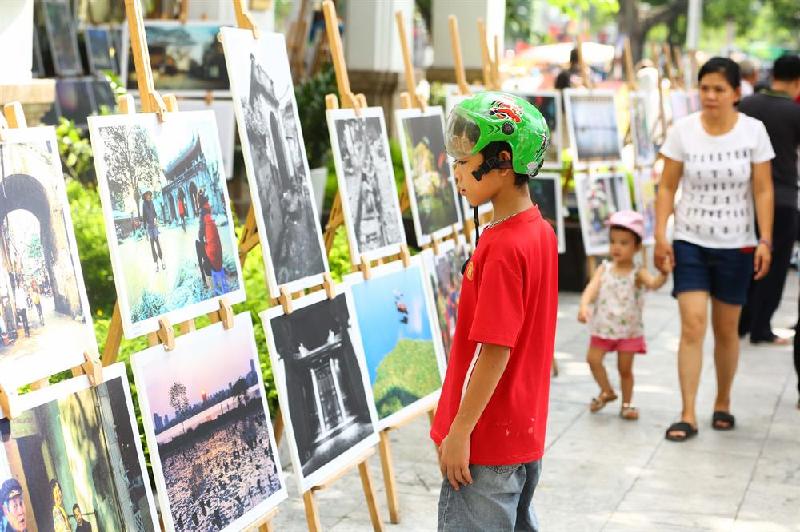 Ngoài ra còn có triển lãm tranh, ảnh về ngày Quốc khánh, về Bác Hồ.