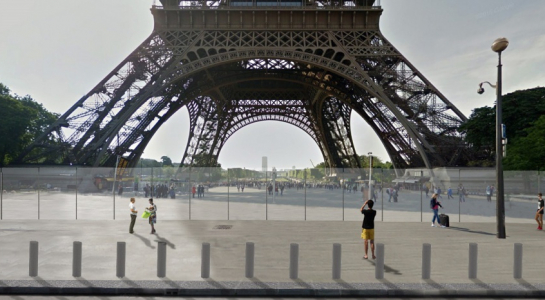 Tháp Eiffel được bọc kính chống đạn chống khủng bố tấn công