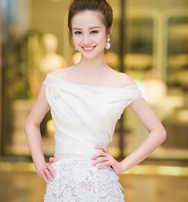 Dù không may sở hữu thân hình nhiều nhược điểm như tay chân gầy gò, hông hẹp, ở Jun Vũ vẫn toát lên nét đẹp tươi trẻ, rạng ngời.