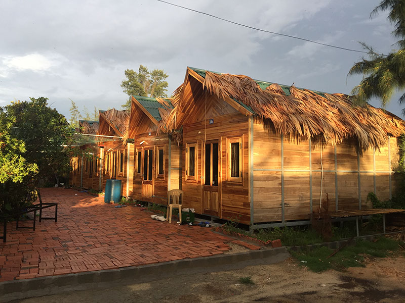 Các căn lều đa phần được làm bằng gỗ