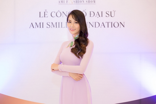 Thùy Trang sinh ra trong một gia đình có bố làm kỹ sư xây dựng còn mẹ là cảnh sát giao thông. Là con một, được bố mẹ cưng chiều nhưng Thùy Trang tự lập từ nhỏ. Mặc dù đăng quang ngôi vị cao nhất tại cuộc thi Hoa hậu Biển Việt Nam 2016 nhưng cô  không hoạt động showbiz mà tập trung cho việc học tập, thi thoảng mới nhận lời tham gia một số chương trình từ thiện, hoạt động mang tính cộng đồng, có ích cho xã hội.