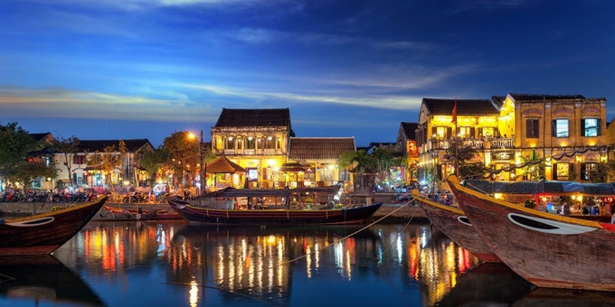 1. Việt Nam Chi phí so với Mỹ: rẻ hơn 45% Chi phí hằng tháng: Thuê nhà: 397,63 USD Điện nước: 56,76 USD Di chuyển: 6,60 USD Cappuccino: 1,66 USD Bia nội: 0,88 USD