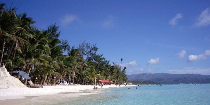 5. Philippines Chi phí so với Mỹ: rẻ hơn 53% Chi phí hằng tháng: Thuê nhà: 235,75 USD Điện nước: 74,92 USD Di chuyển: 9,78 USD Cappuccino: 2 USD Bia nội: 0,98 USD