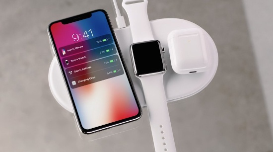 iPhone X cùng với bộ đôi iPhone 8 và 8 Plus lần đầu tiên được trang bị tính năng sạc nhanh và sạc không dây, đáng tiếc người dùng sẽ phai mua thêm các phụ kiện riêng thì mới có thể sử dụng được hai tính năng này. 
