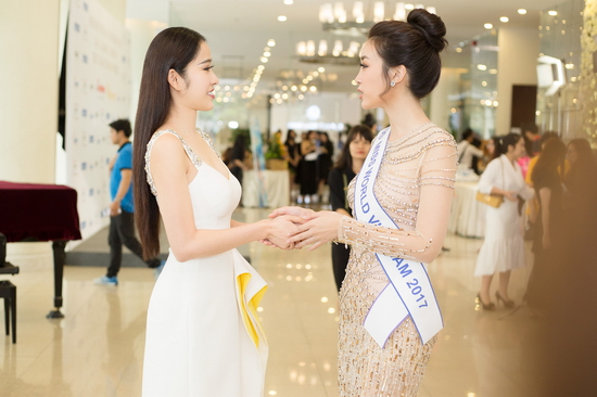  Nam Em cũng hi vọng Mỹ Linh sẽ gặt hái được nhiều thành tích cao tại cuộc thi năm nay.