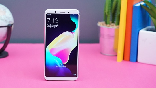 Cận cảnh smartphone tầm trung không viền Oppo F5