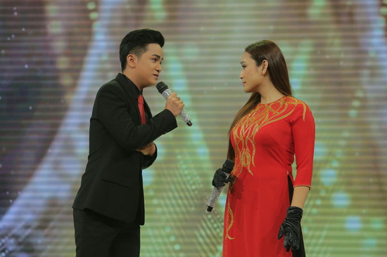 Nữ ca sĩ Giáng Tiên có màn kết hợp đặc biệt cùng nam ca sĩ Khưu Huy Vũ với ca khúc Tình nghĩa đôi ta chỉ thế thôi. Cặp đôi như thổi làn hơi mới vào ca khúc quen thuộc, vơi đi phần nào sự ưu sầu bằng tiết tấu nhanh, rộn ràng.