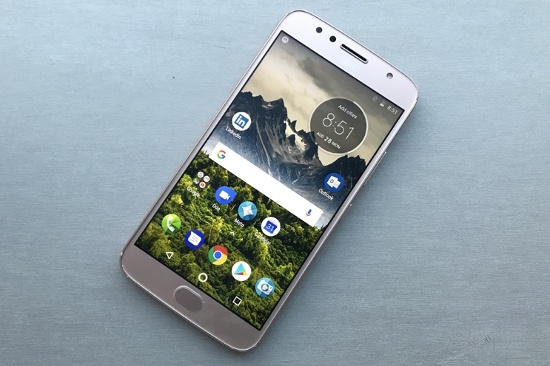 Cấu hình phần cứng của Moto G5S Plus bao gồm: chip Snapdragon 625, RAM 4GB, bộ nhớ trong 32GB có thể mở rộng bằng thẻ nhớ, pin dung lượng 3.000 mAh và hỗ trợ sạc nhanh, tính năng rất ít đối thủ có được.