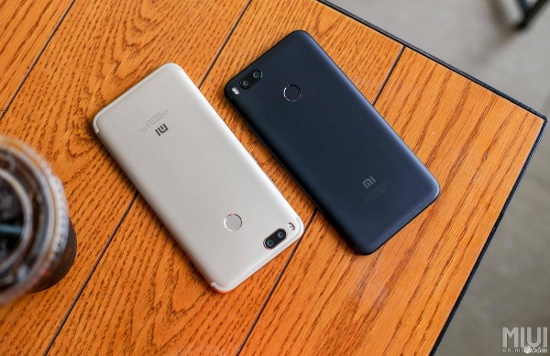 Điểm nhấn trên Xiaomi Mi 5X chính là cụm camera kép, tương tự như Xiaomi Mi 6 với một camera ống kính góc rộng 12 megapixel và một camera ống kính tele 12 megapixel với khả năng chụp xóa phông rất tốt.