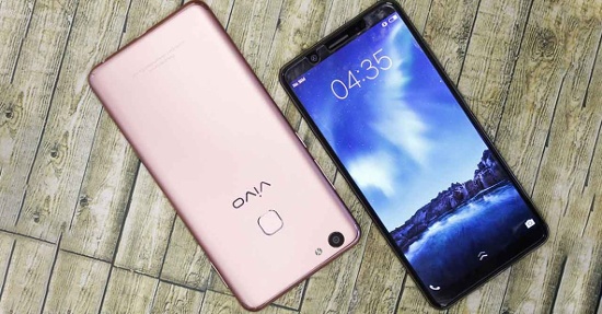 Vivo V7 Plus: Chạy theo trào lưu viền màn hình siêu mỏng, Vivo V7 Plus là thiết bị duy nhất trong danh sách sở hữu tính năng này. 