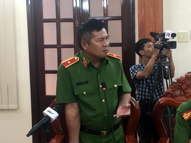 Thiếu tướng Hồ Sỹ Tiến thông tin tại cuộc họp báo.