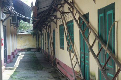 Sự xuống cấp bên trong.