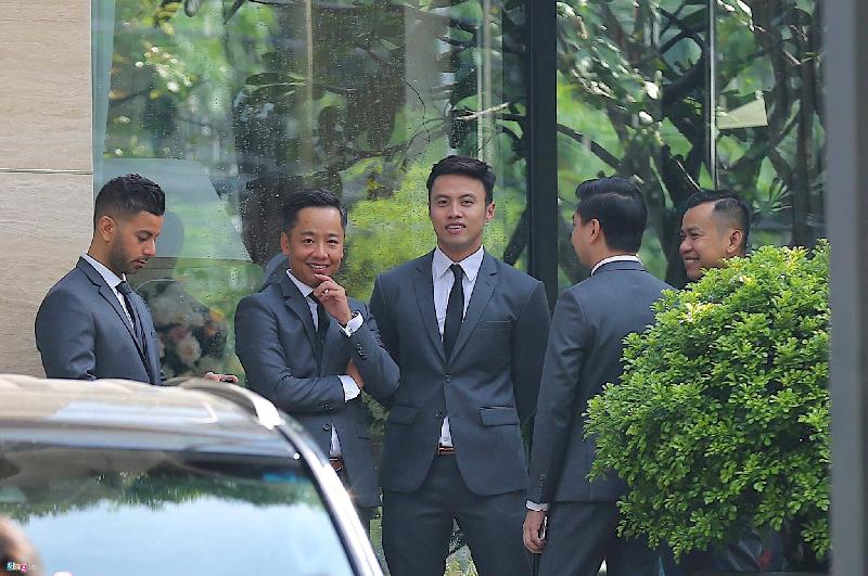 Dàn phụ rể bảnh bao với vest xanh. Bạn chú rể đa số đều là những doanh nhân trẻ thành đạt ở TP.HCM.