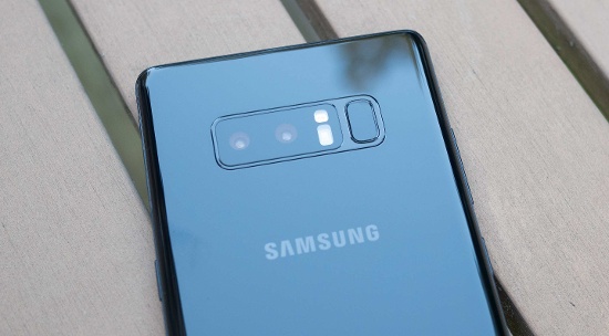 Camera kép: Mặc dù camera trên Google Pixel 2 XL được đánh giá là tốt nhất hiện nay trên smartphone. Tuy nhiên không thể phủ nhận camera kép trên Galaxy Note 8 vẫn mang lại những trải nghiệm riêng mà Pixel 2 XL muốn cũng không có. 