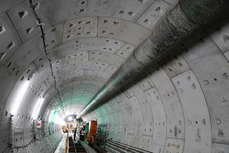 Đến ngày 31.10, máy khoan TBM sẽ được di chuyển trở lại ga Ba Son lắp ráp (thời gian 3 tháng) để tiếp tục thi công đường hầm thứ 2 đến ga Nhà hát TP, ở độ sâu 27m, dự kiến hoàn thành tháng 6.2018