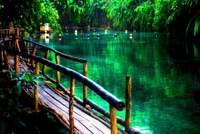 Suối Hinatuan, Surigao, Philippines.