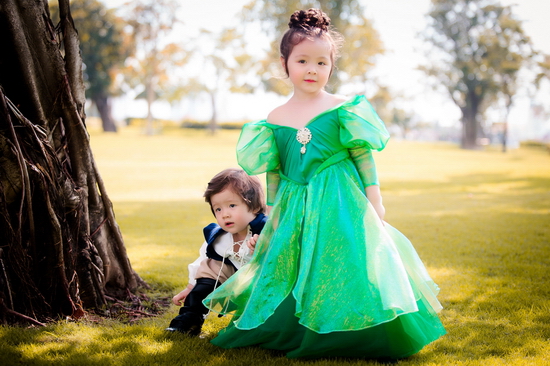 Trong khi đó, cậu em Alfie Túc Mạch trở thành chàng hoàng tử kết đôi cùng nàng tiên cá. 