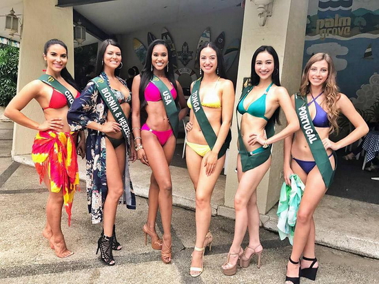 Hà Thu đọ dáng với người đẹp các  nước trong trang phục bikini