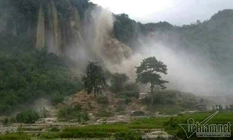 Thác Khanh hoang sơ và hùng vĩ