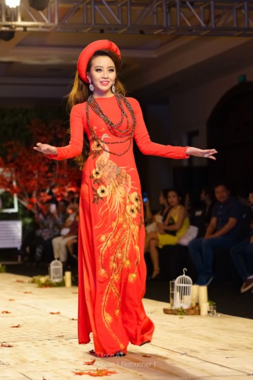Một đêm diễn nghệ thuật đã diễn ra với những mẫu thiết kế mới nhất đến từ các thương hiệu nổi tiếng với sự trình diễn của các người mẫu chuyên nghiệp.