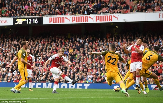 Hạ gục Brighton, Arsenal bắt kịp Chelsea trên bảng xếp hạng!