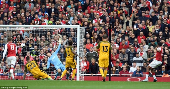 Cú sút không thể cản phá của Iwobi