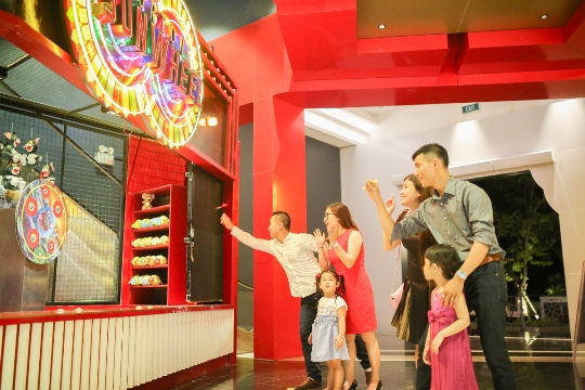 Gia tăng không khí vui nhộn cho mùa trăng ở Sun World Danang Wonders là vô số những trò chơi trong nhà, ngoài trời hiện đại, để người lớn và con trẻ cùng sum vầy trong tiếng cười giòn tan rộn rã.