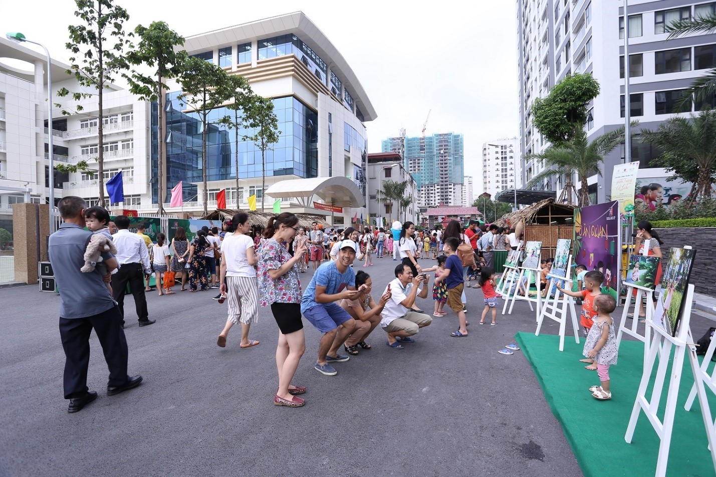 Cư dân Imperia Garden thích thú với Vườn trăng cổ tích