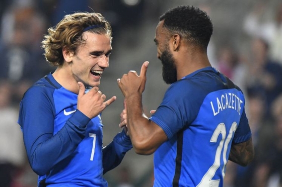 Lacazette hứa đem &quot;ngôi sao&quot; Griezmann về cho Arsenal!