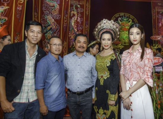 Tính đến hiện tại, sân khấu Trịnh Kim Chi đã đi qua hai mùa giỗ Tổ. Năm nào cũng thế,Trịnh Kim Chi cũng tổ chức nghi thức cúng thật trang nghiêm và long trọng
