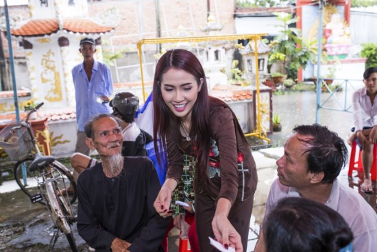 Cô mong muốn, những phần quà của mình sẽ đem lại những món quà tinh thần, kịp thời động viên, chia sẻ 