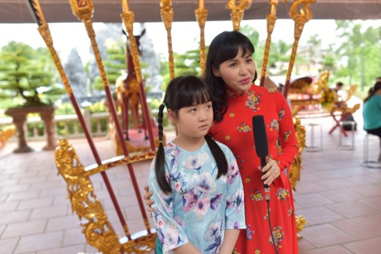 Hiện tại, Bích Ngọc trở lại với Gương mặt thân quen nhí 2017 và đang chứng tỏ khả năng biến hóa của mình qua nhiều đêm diễn tại đây.