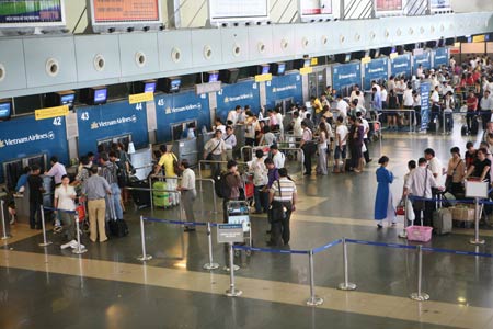 Xử lý thế nào vụ lọt thông tin khách hàng đi máy bay?