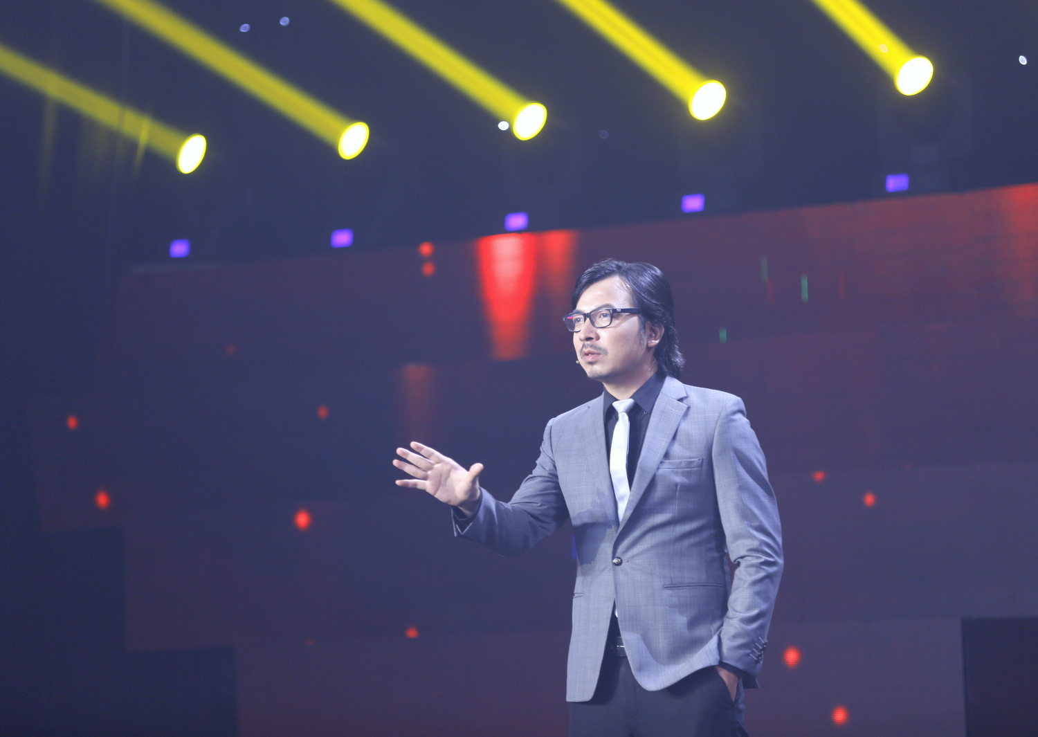 MC Đinh Tiến Dũng