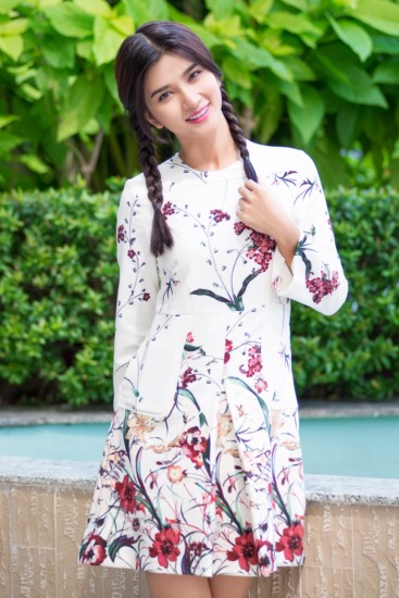 Kim Tuyến nổi danh nhanh chóng sau vai diễn đầu tay Trà My trong Cỏ Đuôi Gà vào năm 2008. Nhắc đến thời đó, Kim Tuyến được xếp vào hàng diễn trẻ có thực lực.