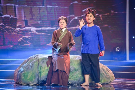 Trích đoạn Bích Vân Cung kỳ án của Gia Nguyên đã mang đến nhiều tiếng cười sau những giọt nước mắt, thể hiện được sự lém lỉnh, đáng yêu, tinh nghịch của lứa tuổi cũng như chính tính cách đời thật của mình.