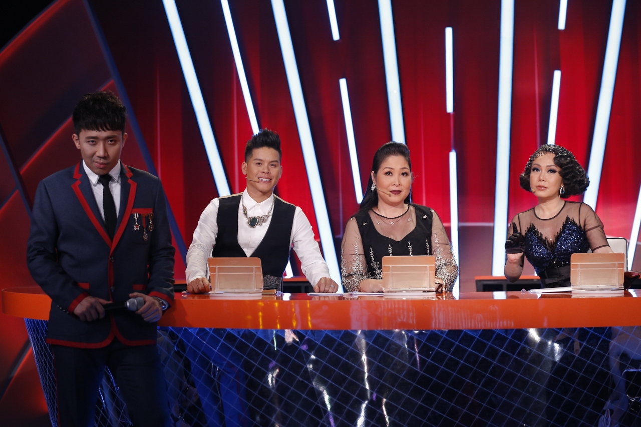 Ban giám khảo và MC Trấn Thành