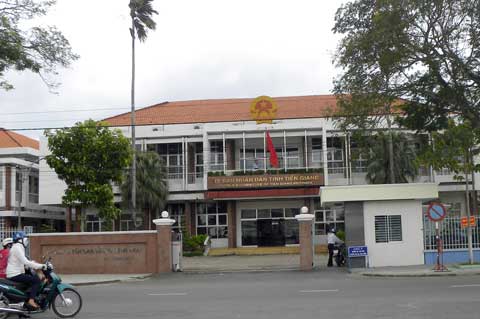 Bộ Nội vụ yêu cầu hủy quyết định tuyển thẳng 13 thạc sĩ