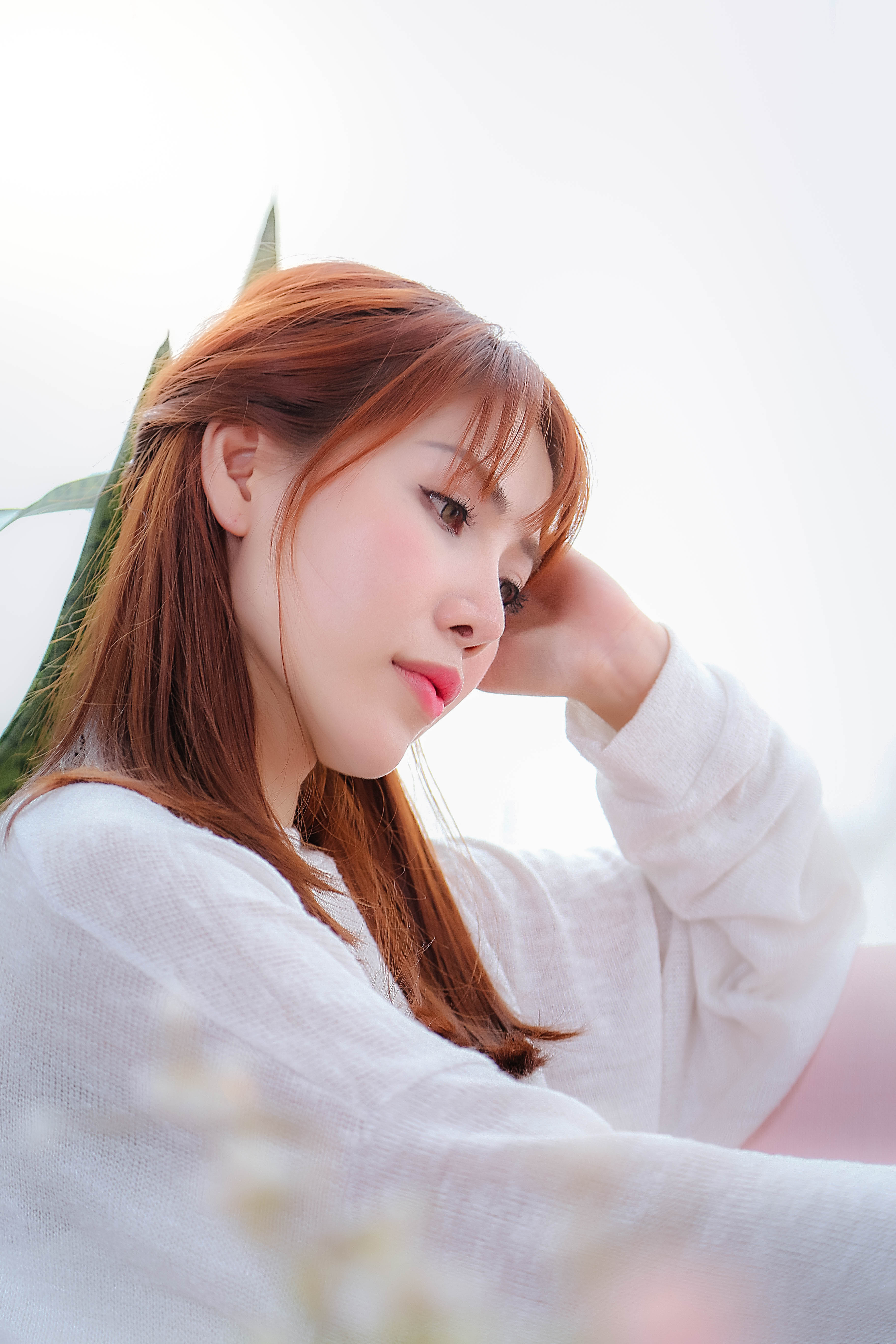 Công việc chính của Mya Huỳnh là một nhân viên văn phòng tại Mỹ, công việc của cô khá bận rộn nhưng vì tình yêu với âm nhạc, hàng ngày cô vẫn tranh thủ thời gian vào cuối giờ làm để đến phòng thu âm và trau dồi chất giọng cũng như chuẩn bị tốt nhất cho việc ra mắt MV đầu tay này.