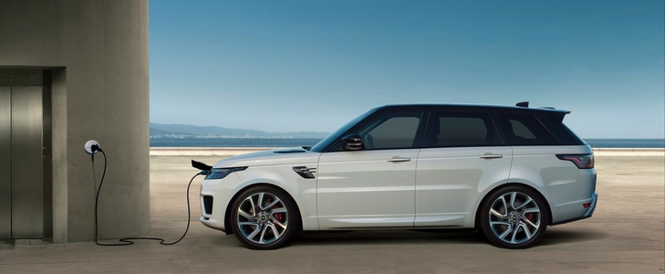 Land Rover bổ sung một phiên bản plug-in hybrid Range Rover Sport P400e.