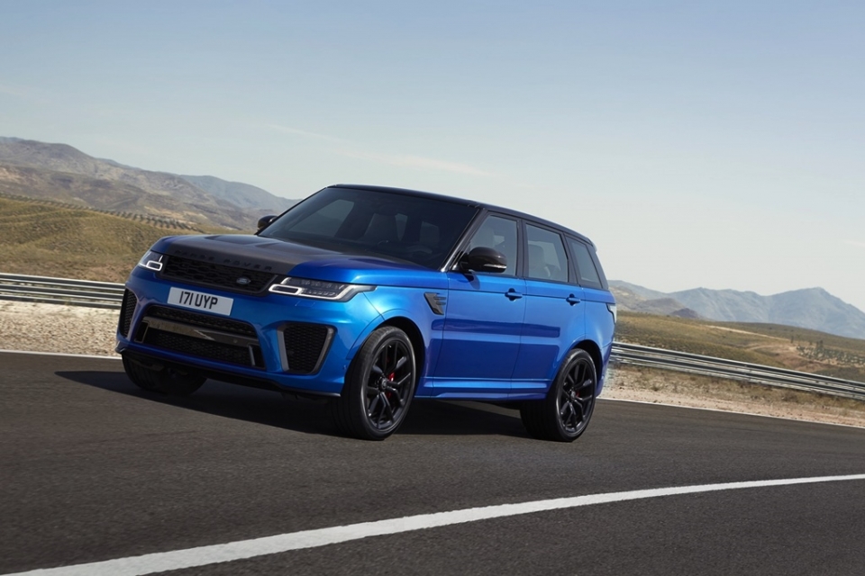 Biến thể mạnh mẽ nhất Range Rover Sport SVR có sức mạnh tới 575 mã lực.