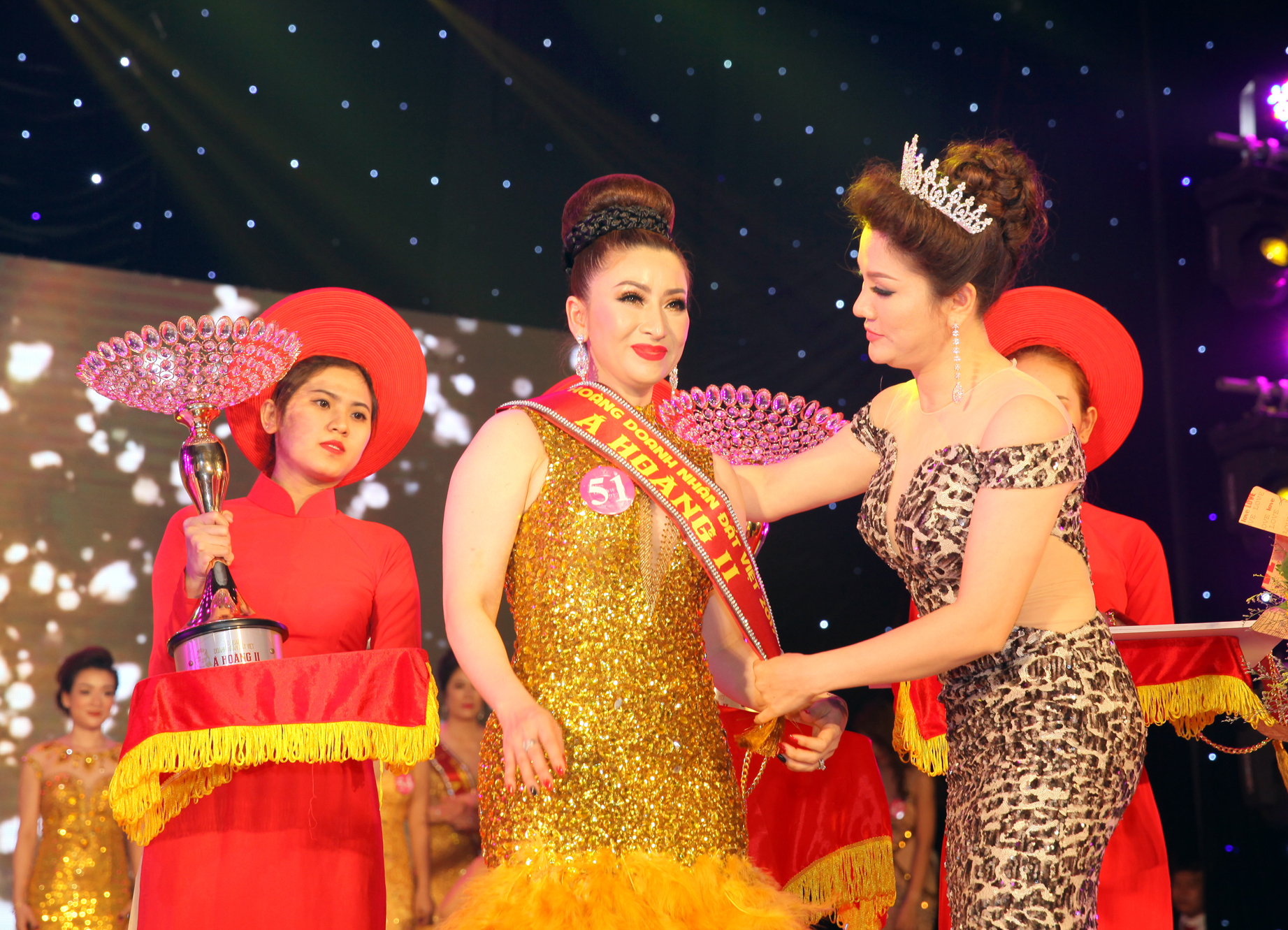Có thể nói hành trình chinh phục cuộc thi của thí sinh mang SBD 51 đến từ Đồng Nai Nguyễn Thị Thu Nghĩa như một bản tình ca nhẹ nhàng và lãng mạn. 